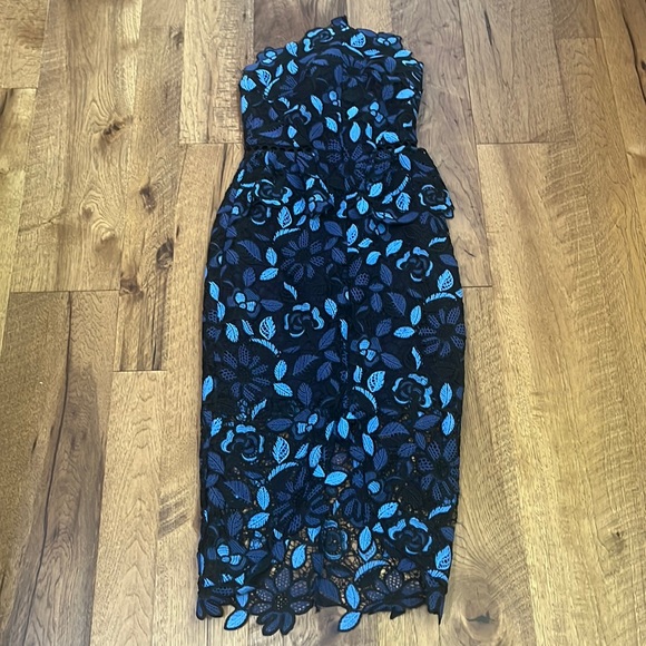 Elliatt Woman’s Strapless Floral Crochet Dress Size S - Picture 4 of 9